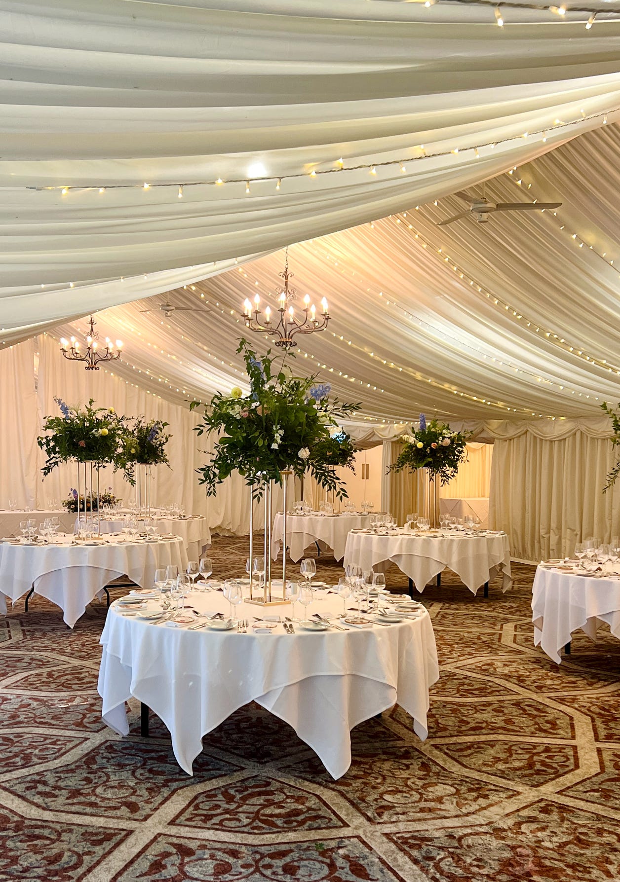 Cake meadow white wedding arrangement 